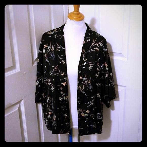 Black Kimono with POCKETS - Picture 3 of 4